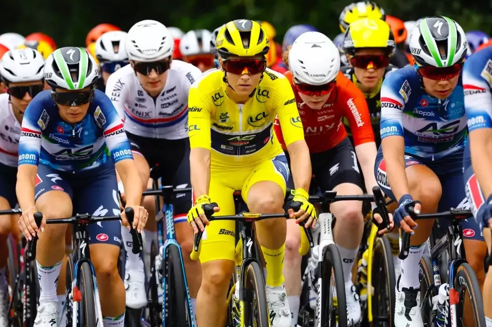 favoritinnen-sterben-bei-der-tdffaz-reusser-und-longo-borghini-steigen-aus-vollering-stuerzt