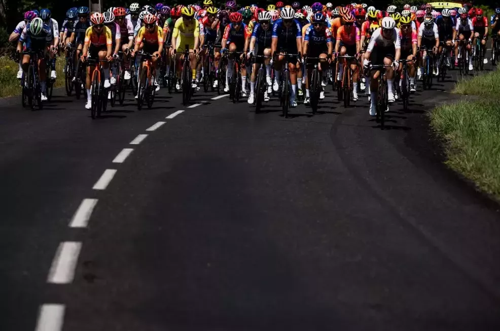 der-ultimative-guide-um-dich-in-die-tour-de-france-femmes-avec-zwift-zu-verlieben