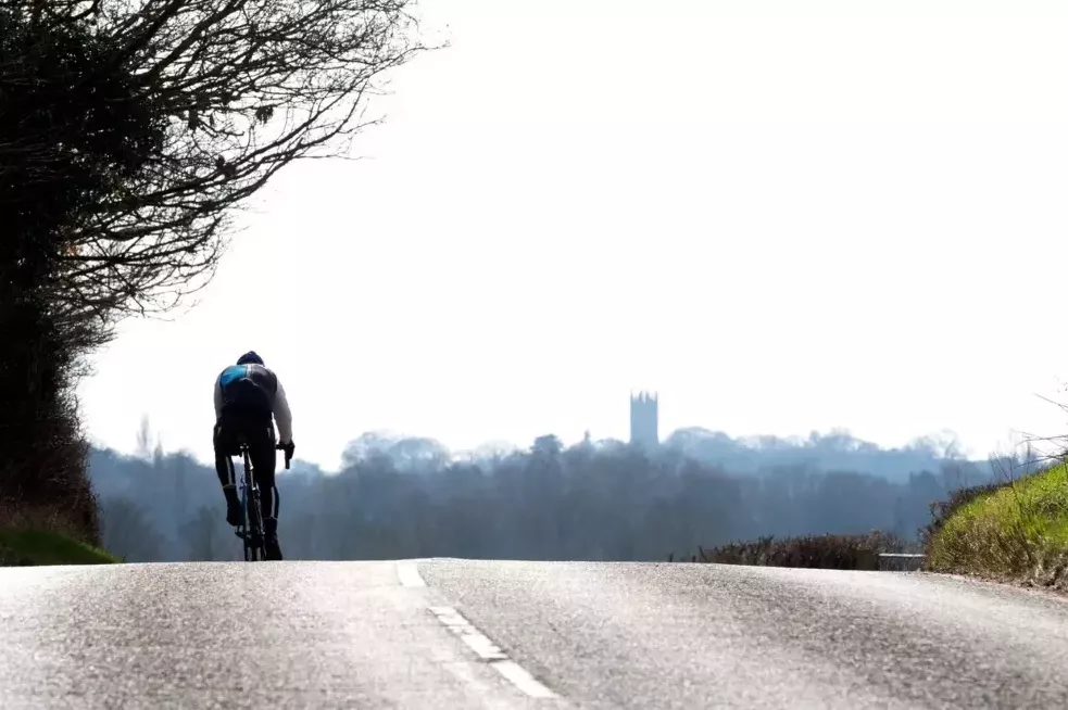 die-magie-der-abfahrt-momente-in-denen-radfahrer-wieder-an-gott-glauben