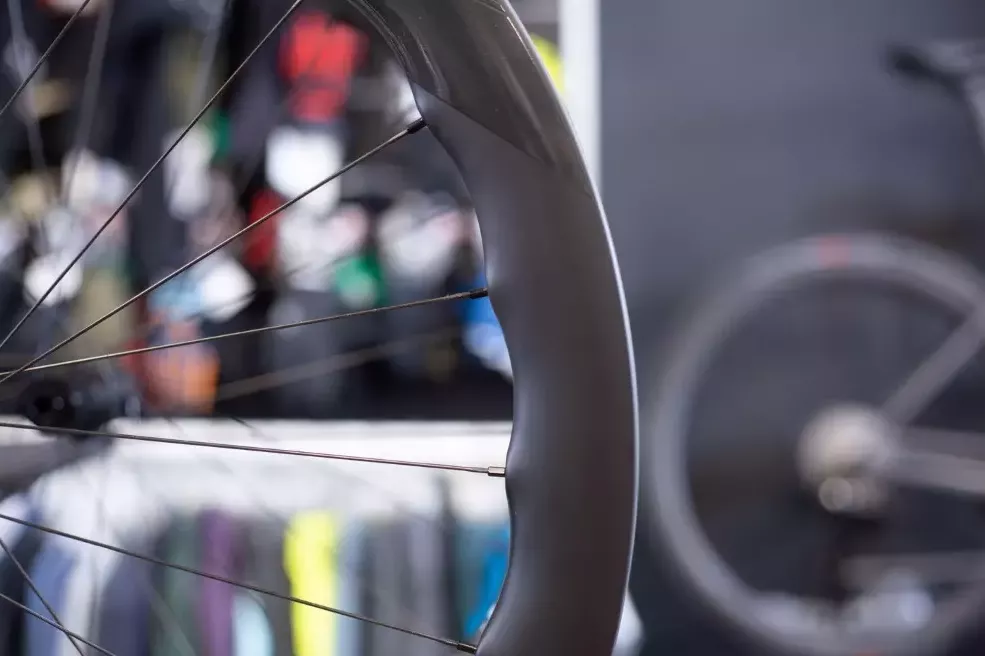 du-hast-seit-10-jahren-kein-neues-bike-gekauft-breitere-reifen-tubeless-veraendern-alles