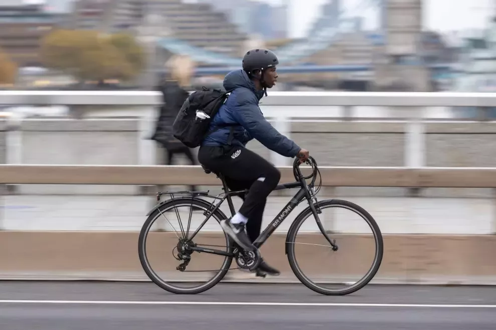 im-kopf-von-radsportlerinnen-umgang-mit-angst-vor-abfahrten-verkehr-und-stuerzen