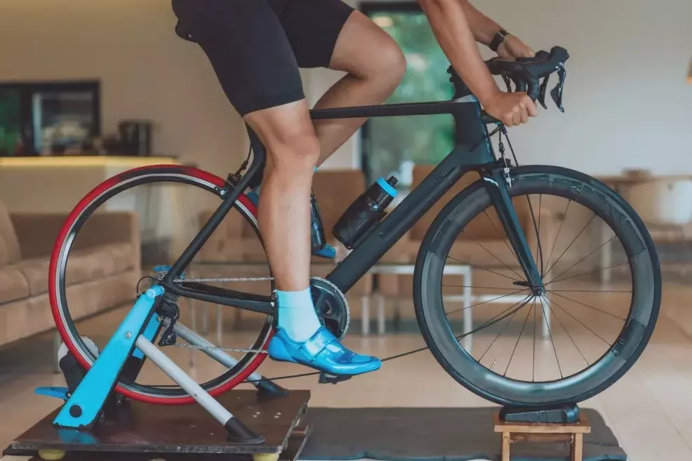 einblick-in-indoor-cycling-warum-ich-noch-nicht-drinnen-trainiere