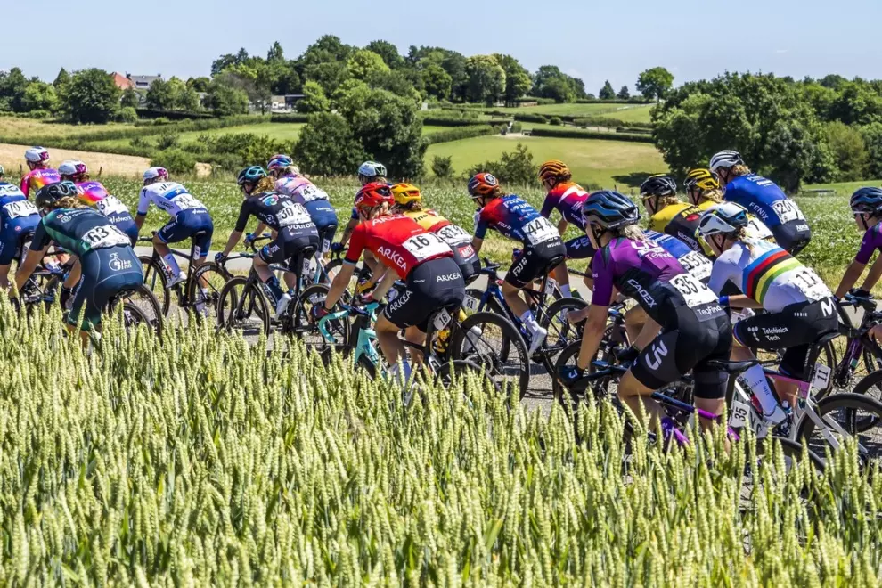 Csak a felszínen virágzik a női kerékpársport