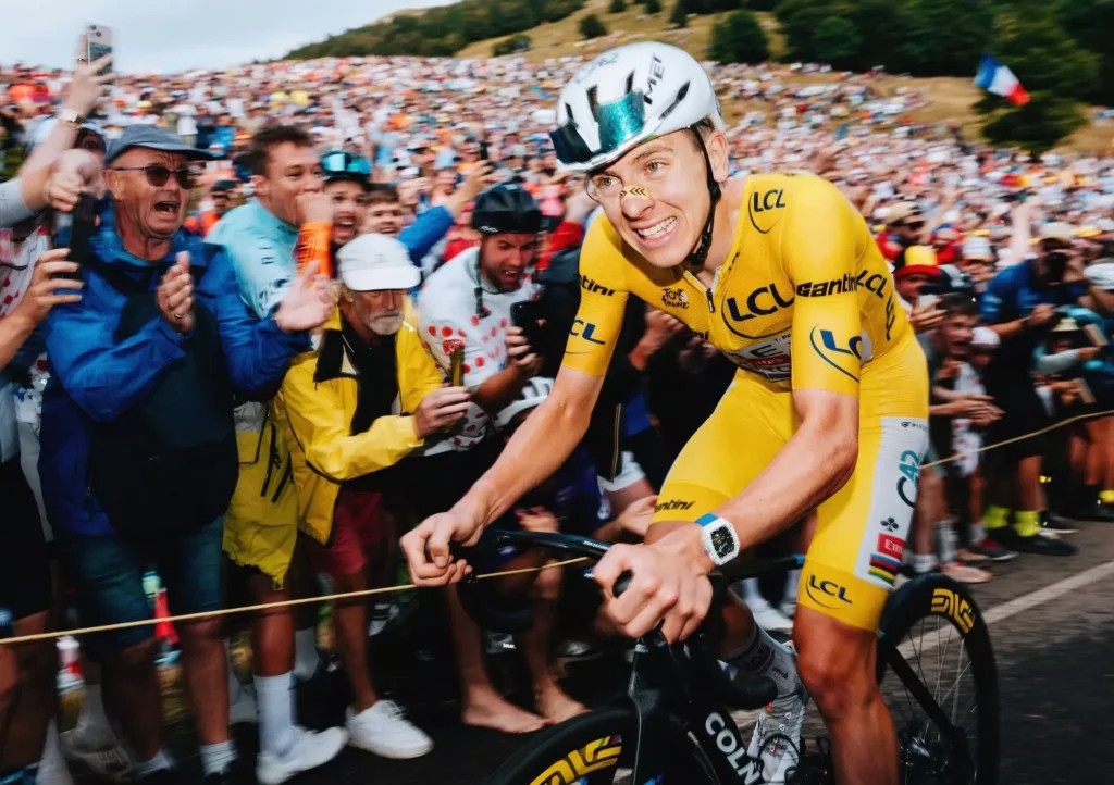 a-legszerethetobb-szenvedes-kegyetlen-vueltan-pipalna-ki-a-triplat-pogacar-valter-ati-is-a-rajtnal