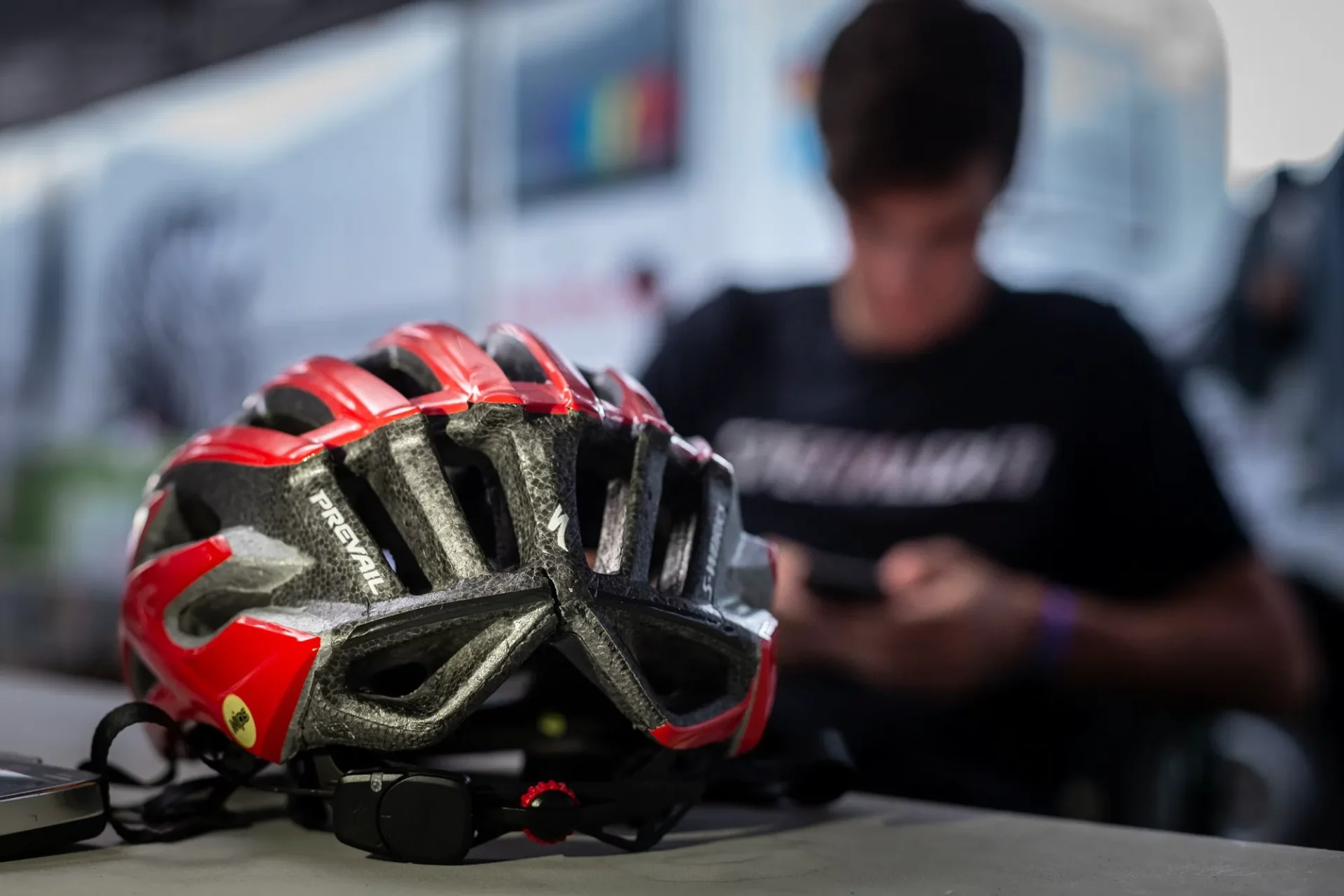 Při cyklistice, ať už silniční nebo horské, dochází k drsným pádům. Senzor Angi Crash je pak vítaným pomocníkem. Foto: Michal Červený