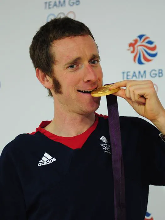 Bradley Wiggins se zlatou olympijskou medailí v Londýně 2012. Foto: facebook Bradleyho Wigginse