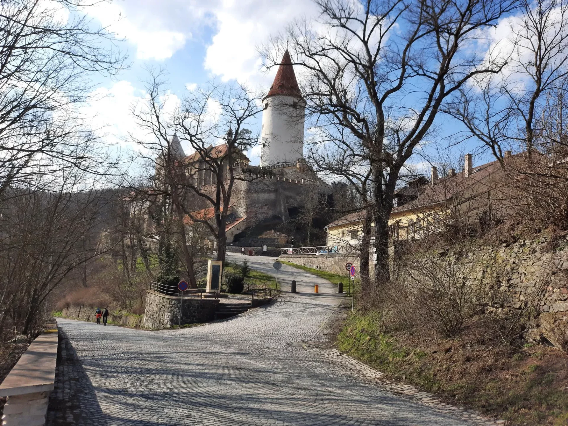 Stoupání kolem hradu Křivoklát