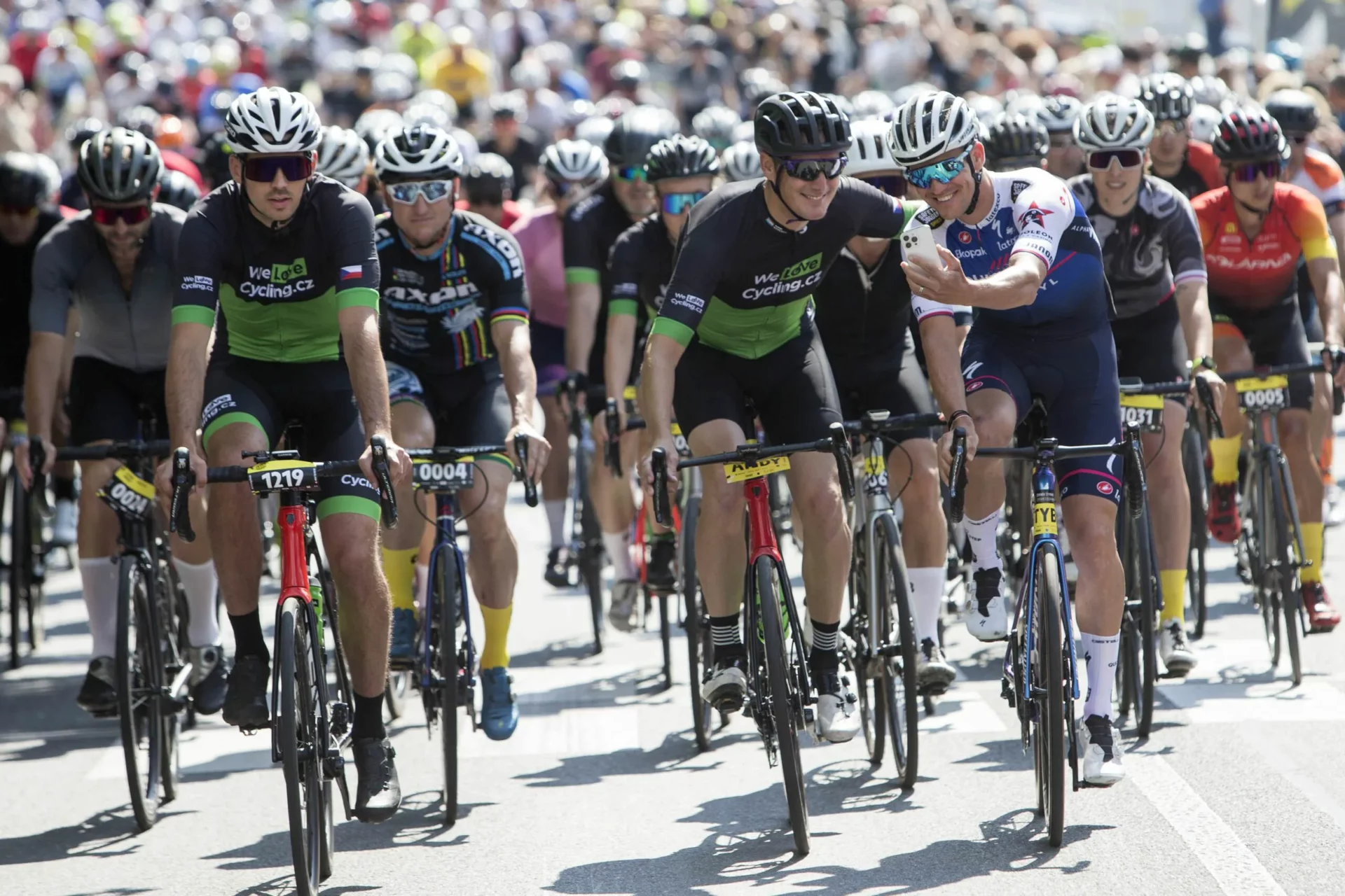 Andy Schleck (vlevo) a Zdeněk Štybar na startu dlouhé trasy L'Etape 2022.