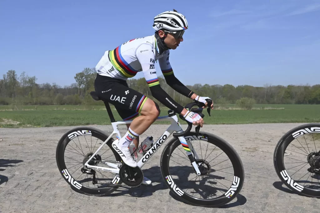 pogacar-miri-pri-roubaix-na-dva-rekordy