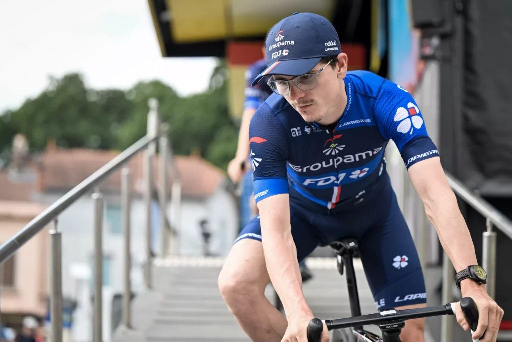 srazil-ho-pes-pak-souperi-a-pro-dres-lidra-musel-do-dzungle