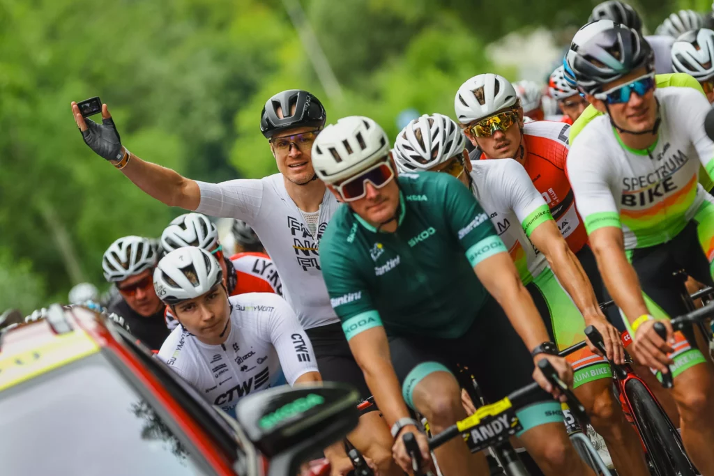 olympijska-sampionka-neumannova-a-vitez-tour-de-france-ohromili-pri-letape-jizni-cechy