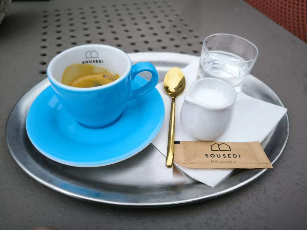 wlc-cz-kavarny-7-sousedi-pavlov-naramne-povedeny-pokus