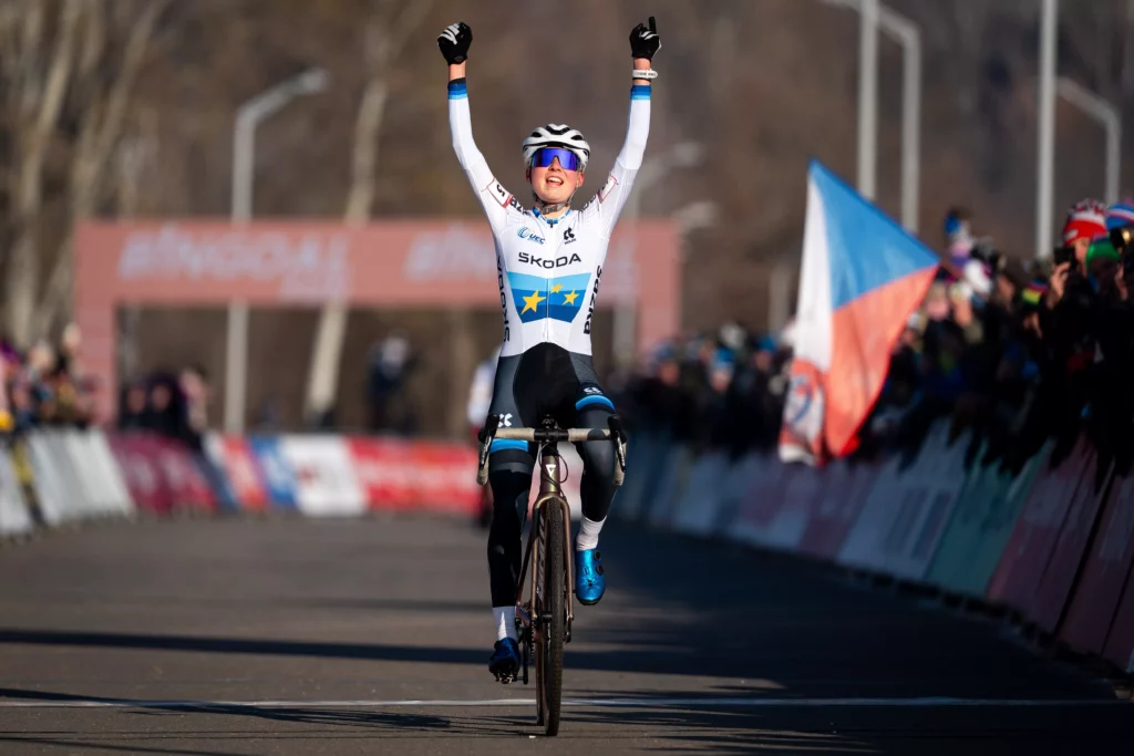 bukovska-ztracela-viru-mraz-ani-kolobezka-ji-nezastavily