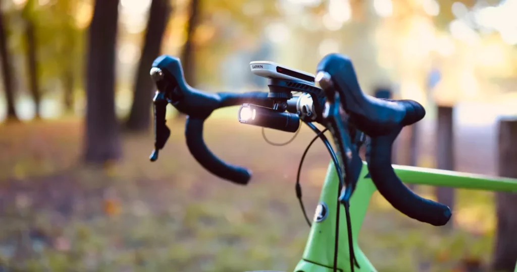 soutez-jezdete-bezpecne-s-garmin-varia-ut800