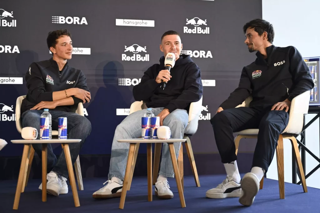 proc-evenepoel-nesmel-obleknout-dres-red-bull-bora-hansgrohe