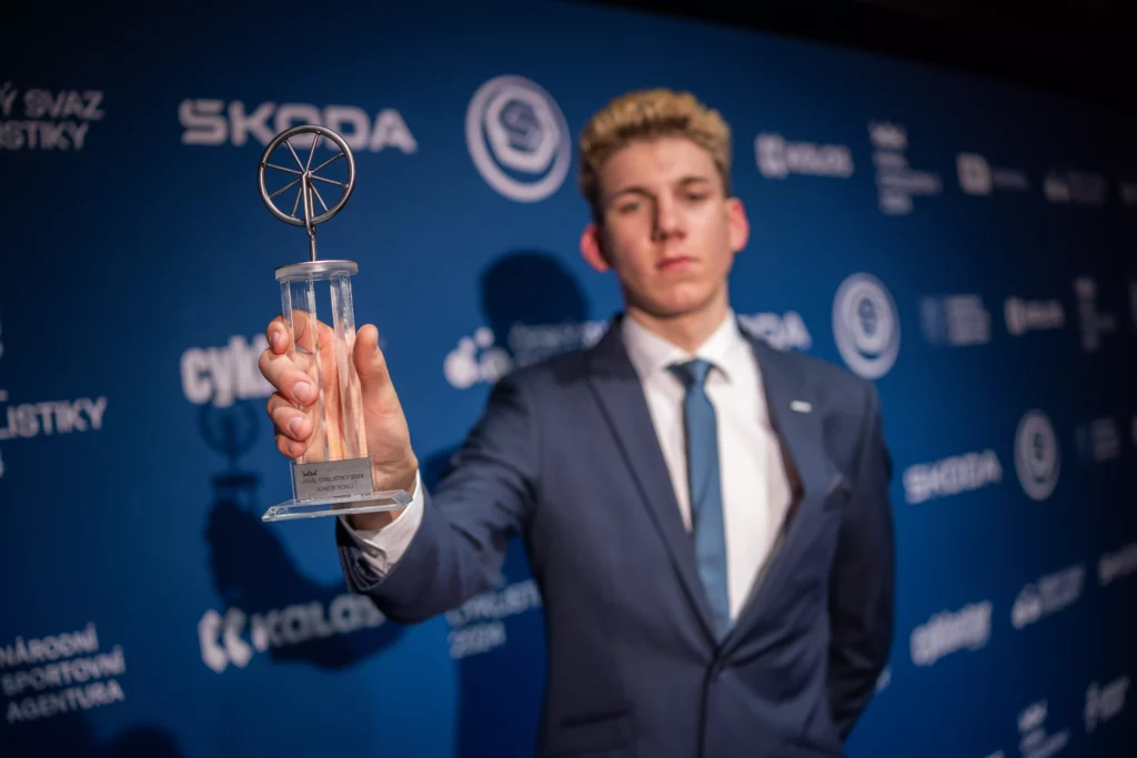 kral-cyklistiky-v-novem-kabatu