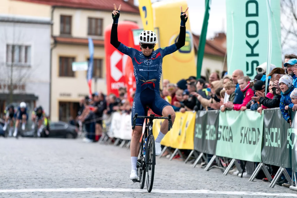 Jak vítěz Primavery spěchal propotit další dres…