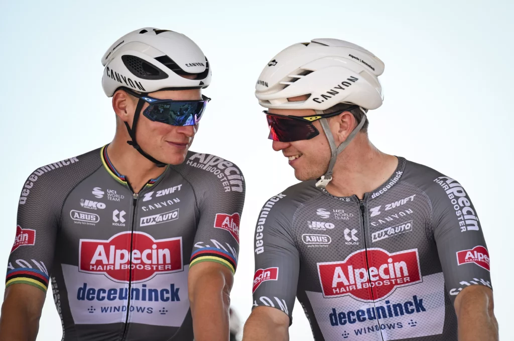 Od čepičky k polystyrenu. Co je symbol profesionality a bezpečí?