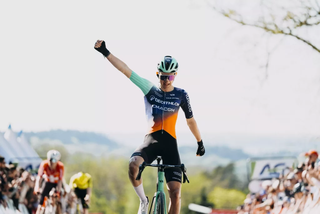 co-nesvede-teenager-jenz-lame-pogacarovy-rekordy