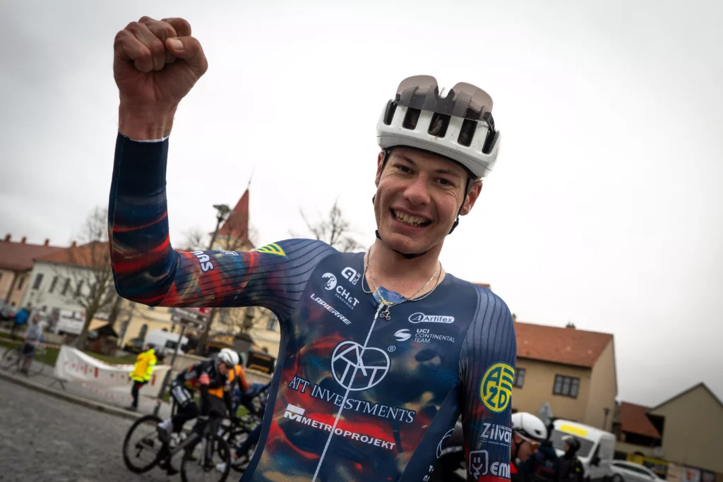 vyhry-sroubuji-sebevedomi-kluka-co-posloucha-rady-sagana