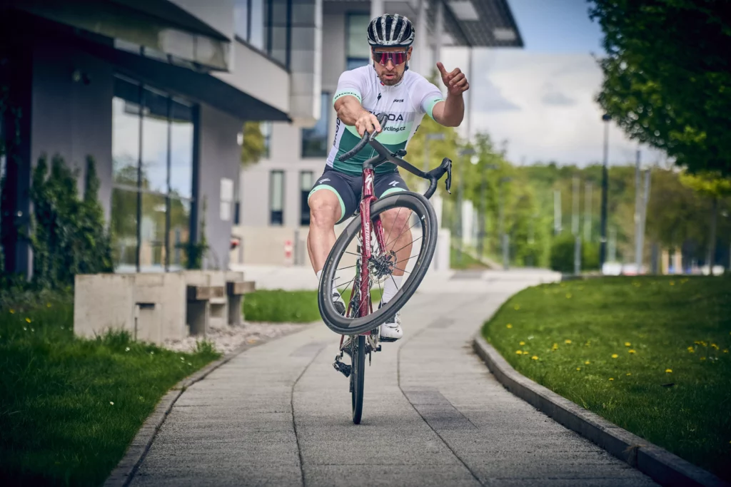 selfie-autogramy-wheelie-a-kolacik-jen-na-alpe-dhuez-sagan-nevyjel