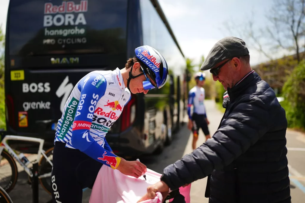 jonas-vingegaard-a-jeho-vyzyvatele-pro-giro-2026