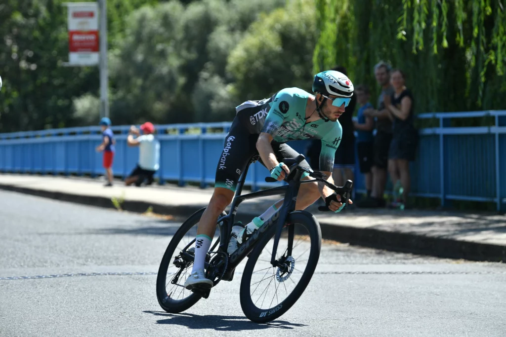 Sanitkou do nemocnice. O tři dny později podium při Czech Tour