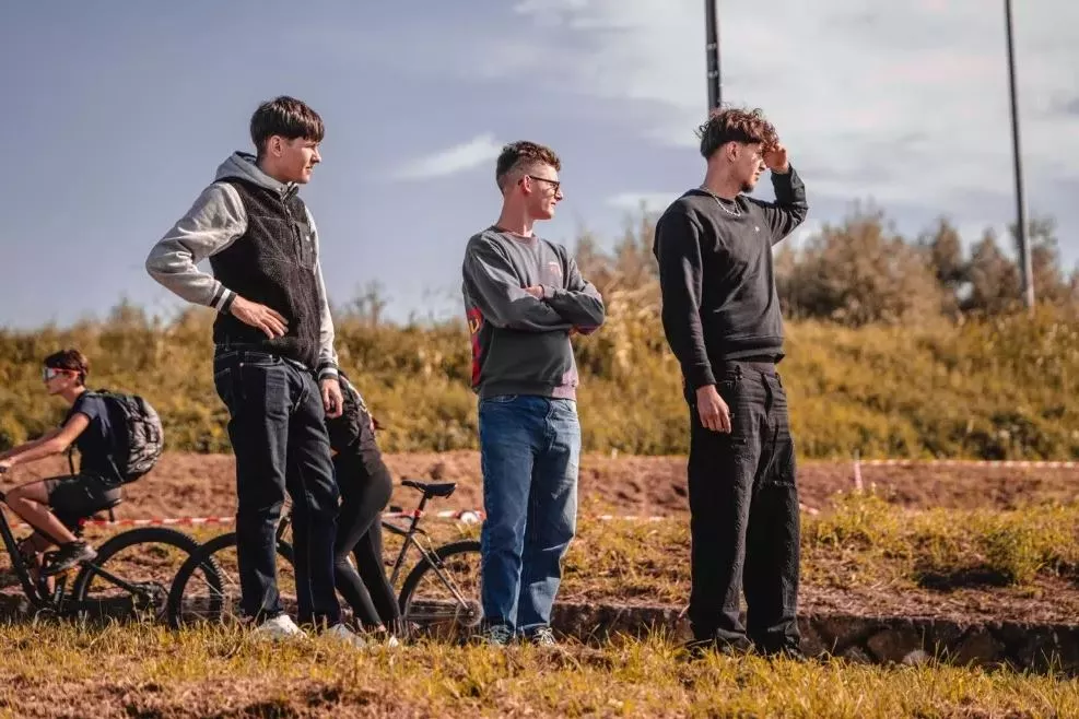 noored-loobuvad-rattasoidust-naitavad-eri-riikide-uuringud