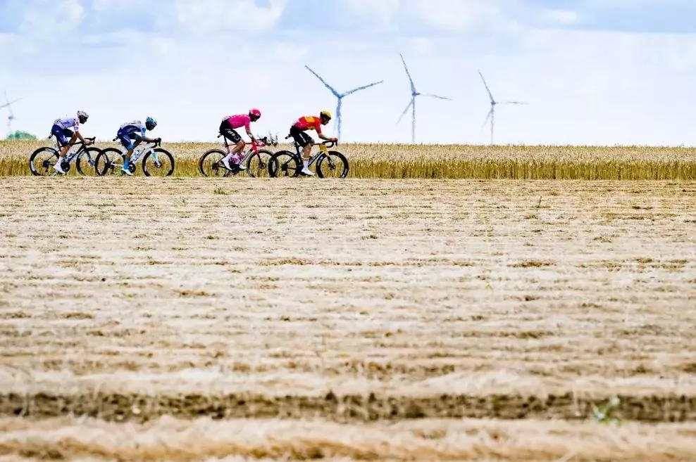 uued-uci-reeglid-mojutavad-lenkse-kiivreid-ja-pro-tour-meeskondi