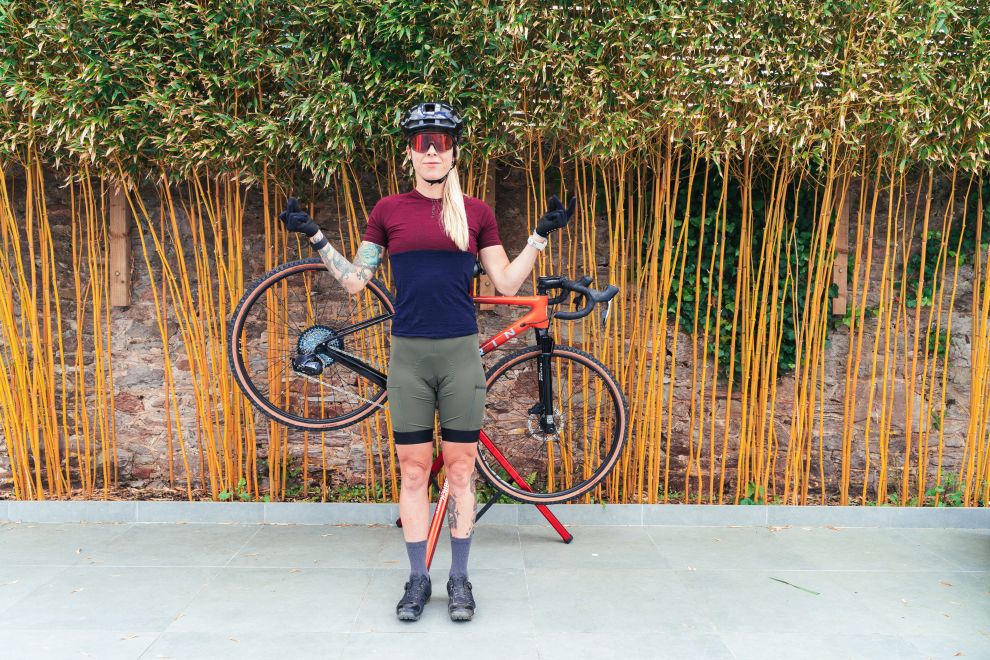 not-sure-what-to-wear-for-your-gravel-ride-here-are-some-tips-from-juliet-elliott
