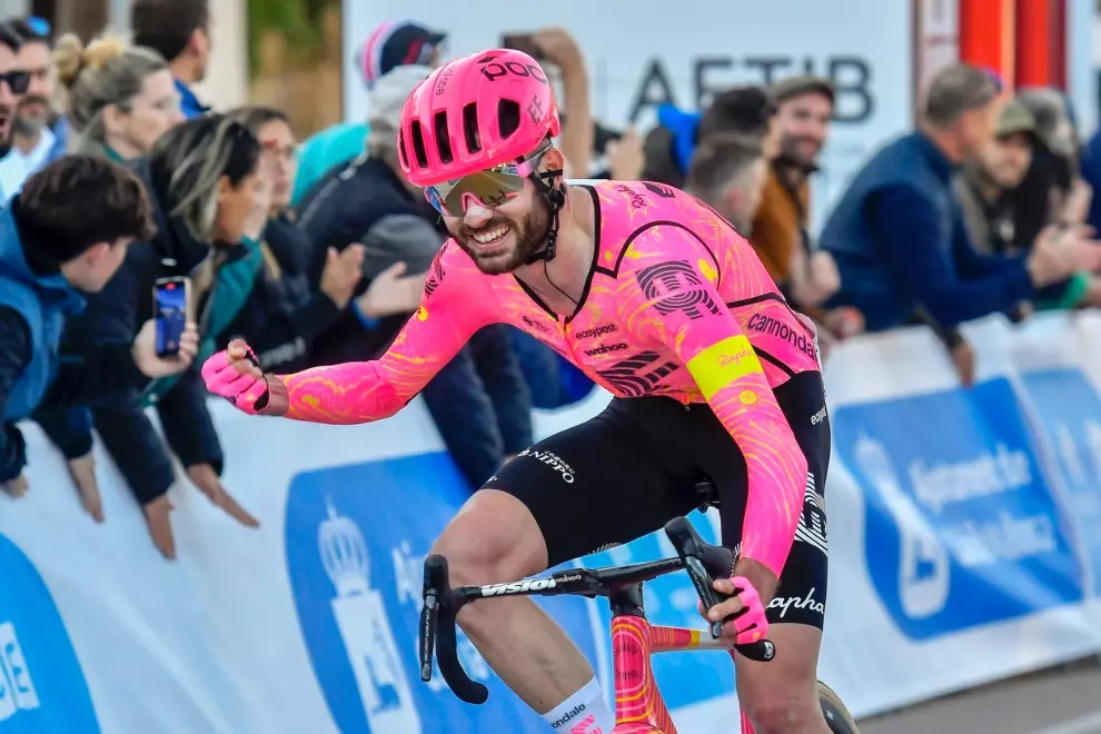 Unheralded Simon Carr Wins Trofeo Calvi We Love Cycling United Kingdom