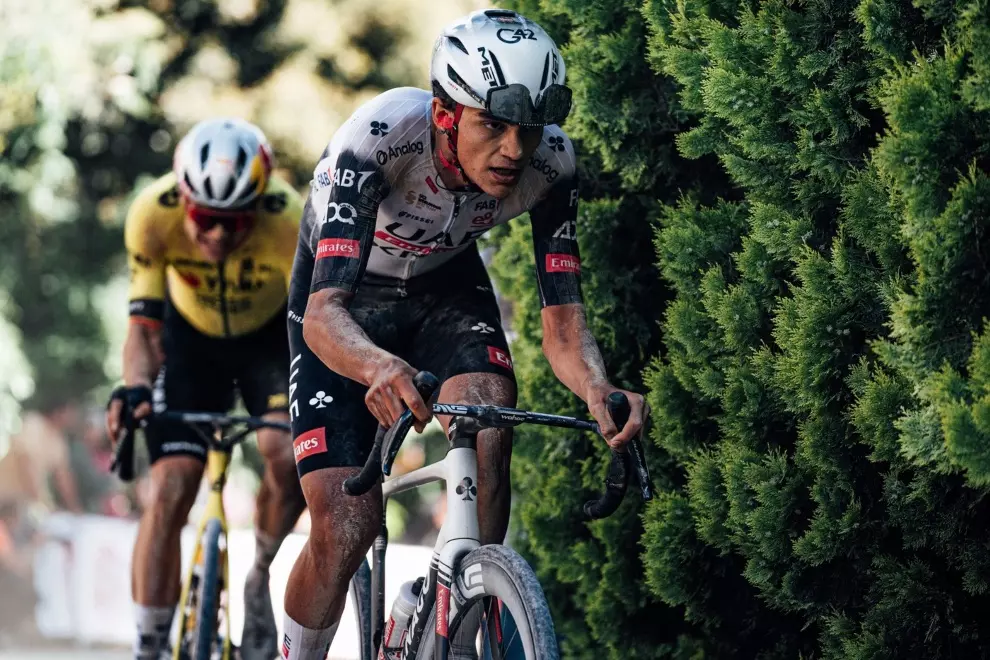 Roglič Bites the Dust, van Aert Wins, del Toro Takes Giro Lead on