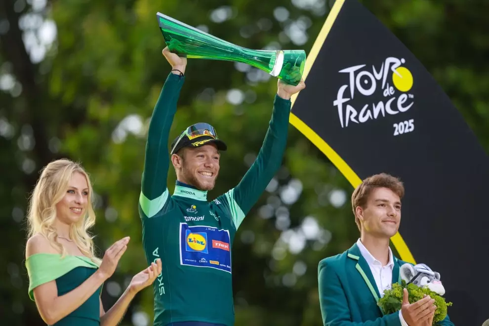 jonathan-milan-wins-the-skoda-green-jersey-with-late-points-burst