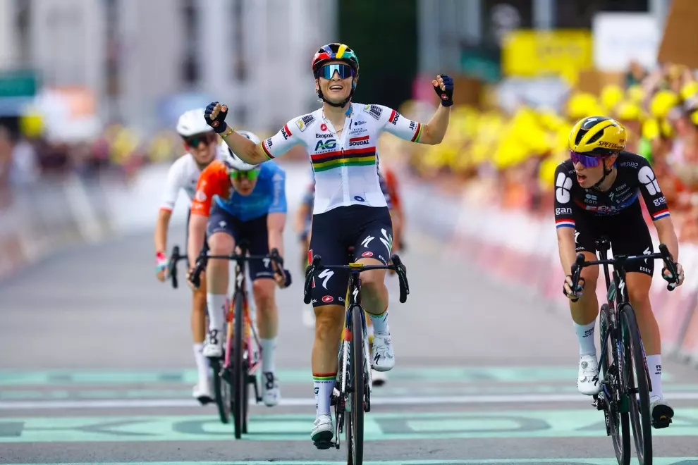 luckily-i-had-the-fastest-kick-kim-le-court-grabs-stage-win-and-yellow-jersey-in-explosive-stage-5-of-tdffaz