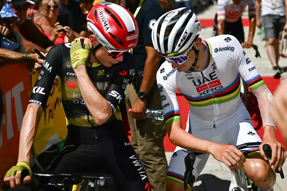 pogacar-whips-the-new-vingegaard-on-first-major-climb-of-the-tour