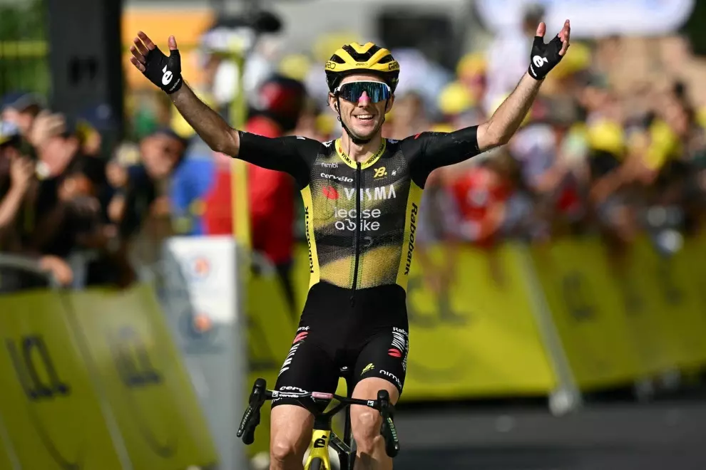 i-didnt-even-feel-that-good-simon-yates-stuns-to-win-stage-10-as-healy-rides-into-yellow-on-brutal-bastille-day