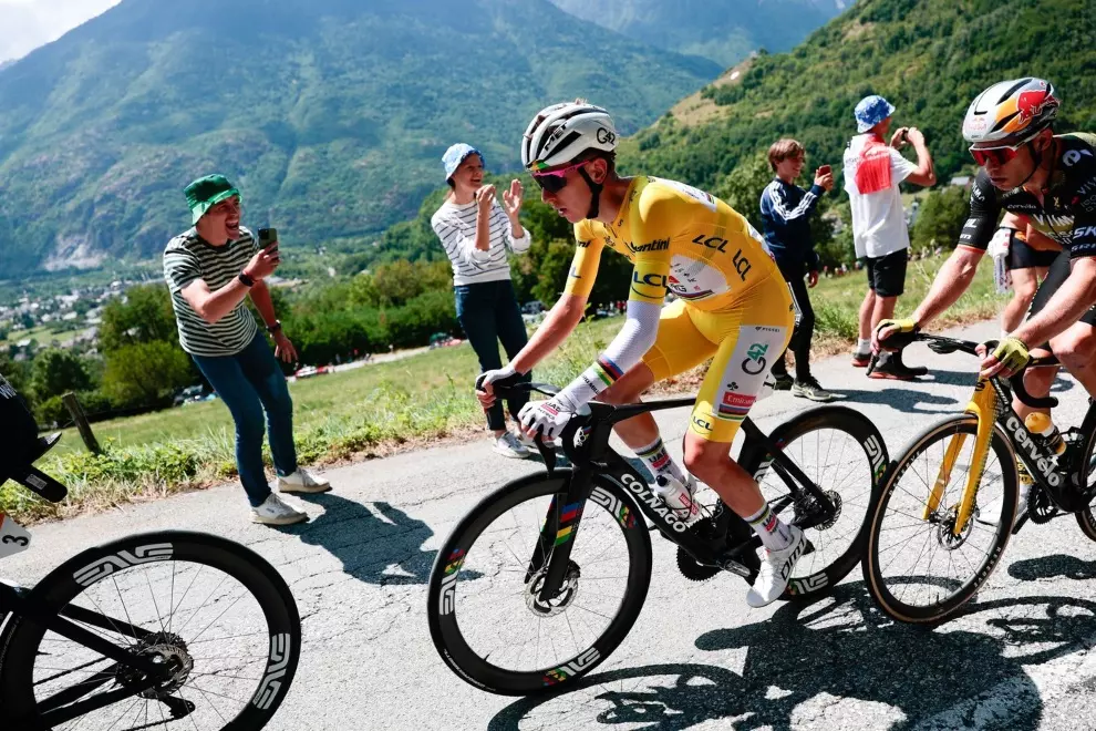 pogacar-just-about-wraps-up-tour-victory-in-the-alps