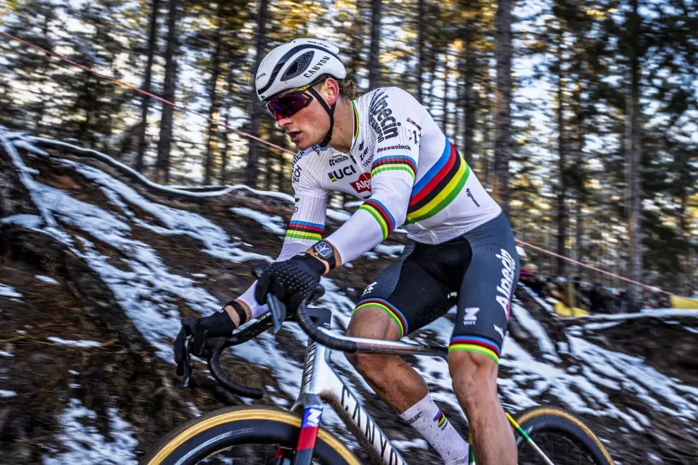 Van der Poel Dominates in the Zonhoven Snow as Ceylin Del Carmen Alvarado Snaps Brand’s Winning Streak