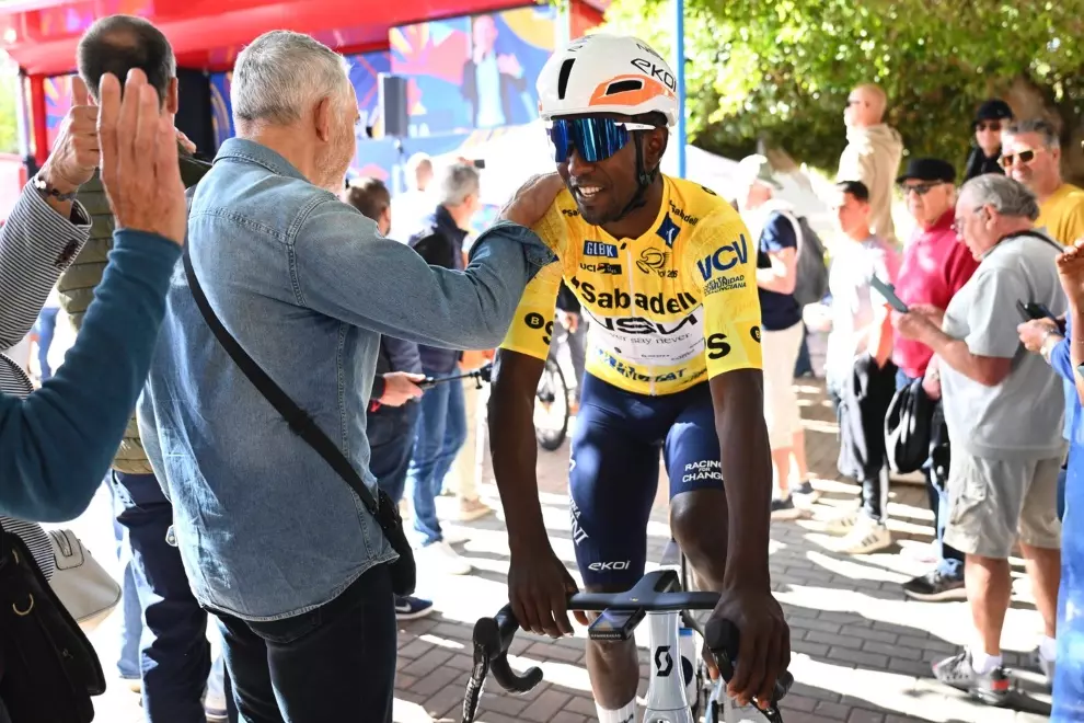 girmay-gets-first-win-in-more-than-a-year-as-pedersen-breaks-wrist-and-collarbone