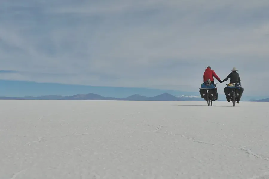 finding-love-saddle-modern-day-nomads-lucky-meet