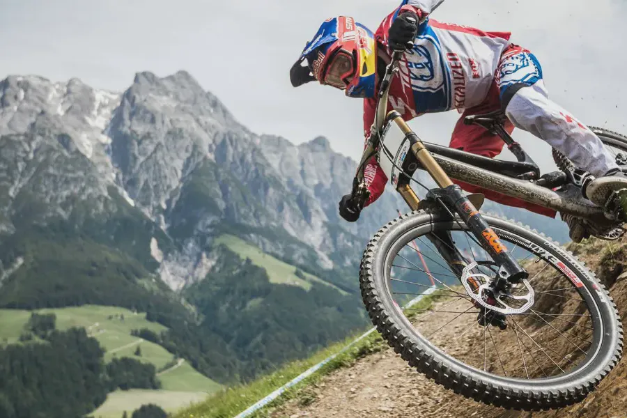 aaron-gwin-descending-star-rises