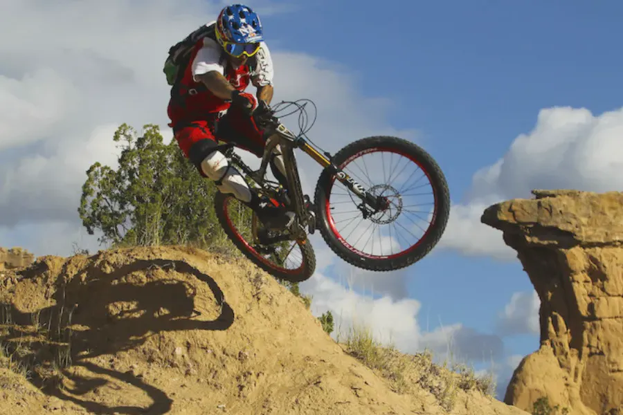 journey-destination-discovering-biking-spots-around-world