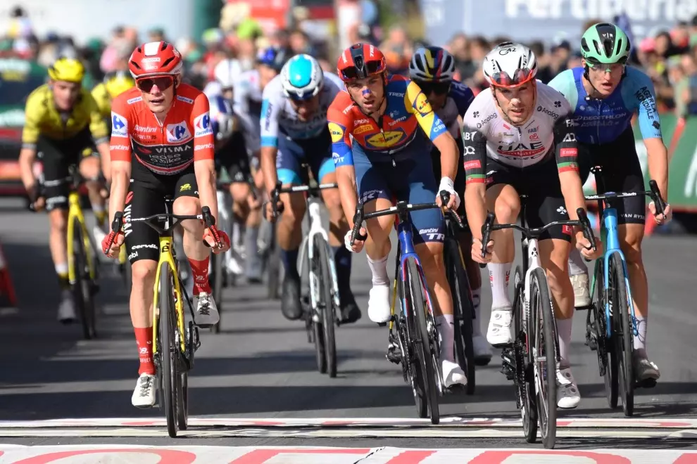 week-of-surprises-at-la-vuelta-ends-with-a-norwegian-in-red-and-the-gc-war-just-getting-started