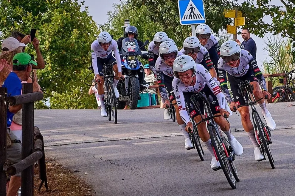 uae-team-emirates-xrg-wins-vuelta-team-time-trial