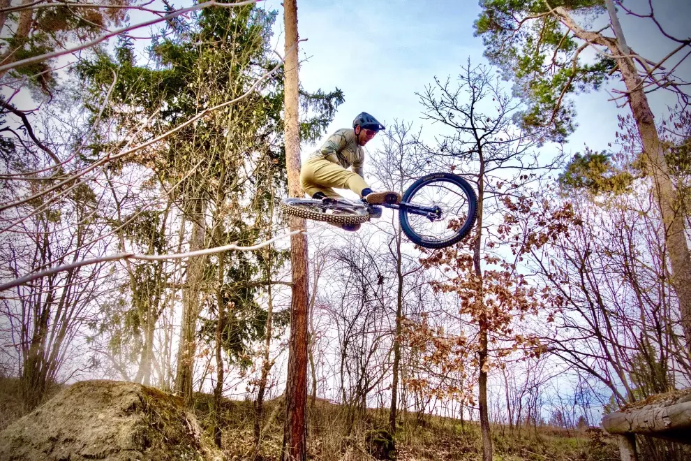 What Is a Mullet Bike and What Kind of Riders Benefit from Mixed Wheel Setups?