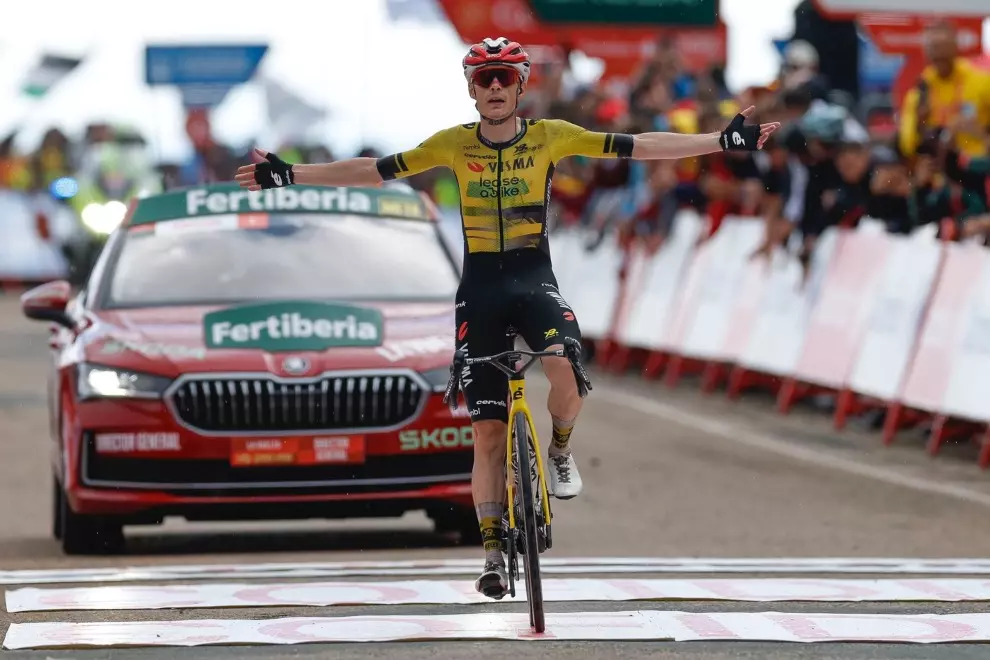 vingegaard-and-visma-lease-a-bike-strike-a-blow-as-ayuso-backpedals-again