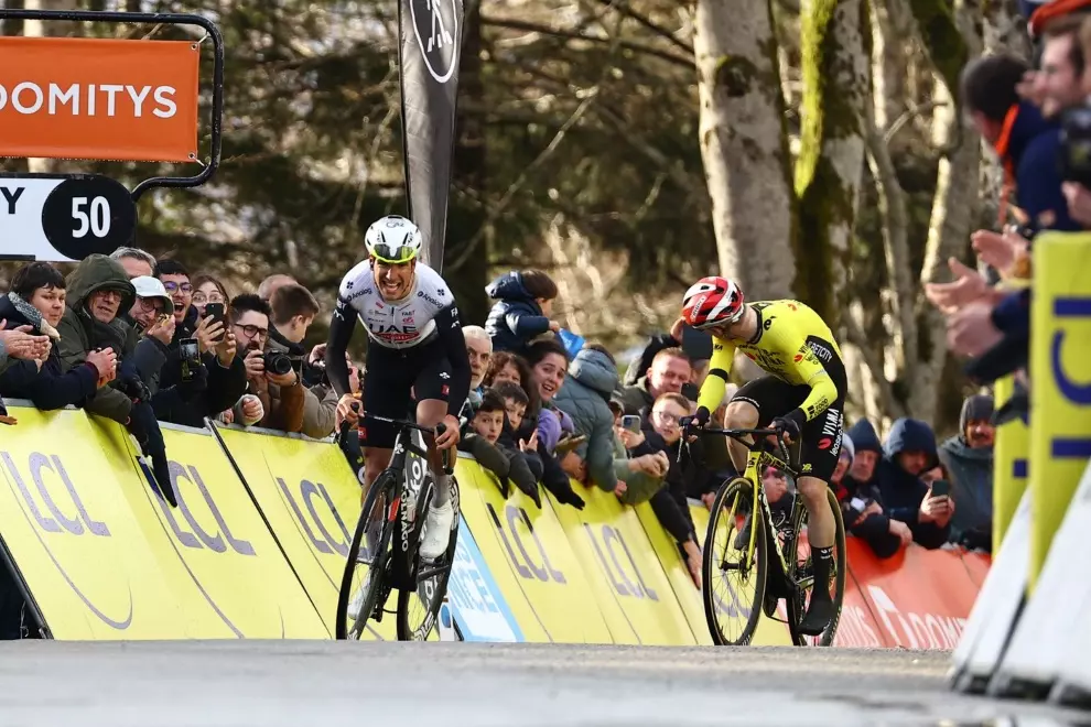 vingegaard-and-almeida-neck-and-neck-in-final-week-at-la-vuelta