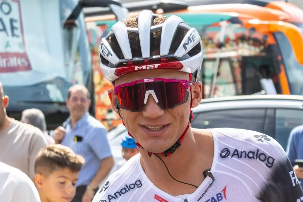 del-toro-snatches-giro-dellemilia-win-from-pidcock