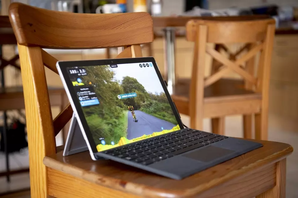 inside-indoor-cycling-zwift-vs-rouvy-through-the-eyes-of-a-first-timer