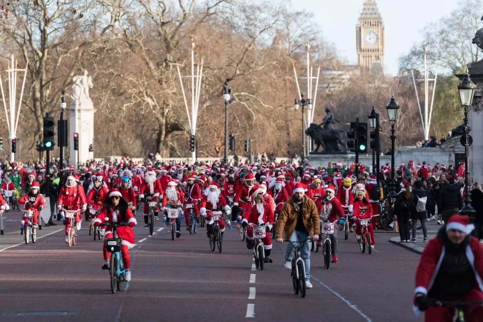 santa-on-a-bike-instead-of-a-sleigh-what-if-santa-claus-rode-on-two-wheels